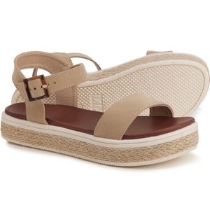 Mia Carlyn platform sandals size 9